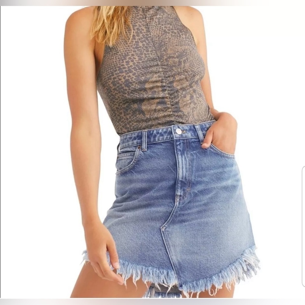 Free People Bailey Fray Hem Denim Mini Skirt indigo blue Cut, flattering Size 27